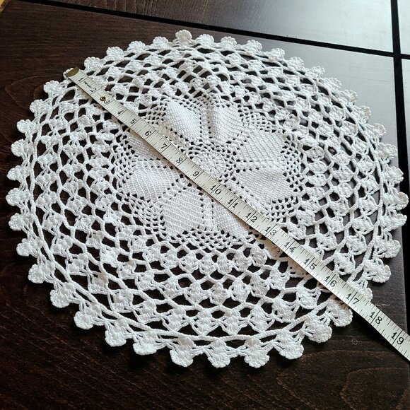 2 large round crochet handmade doilies. - Picture 6 of 9